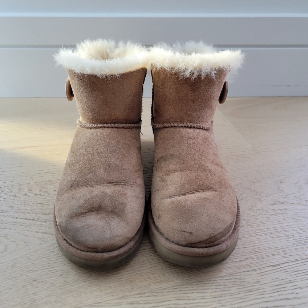 Ugg Mini Bailey Button Ii (Chestnut) - image 1